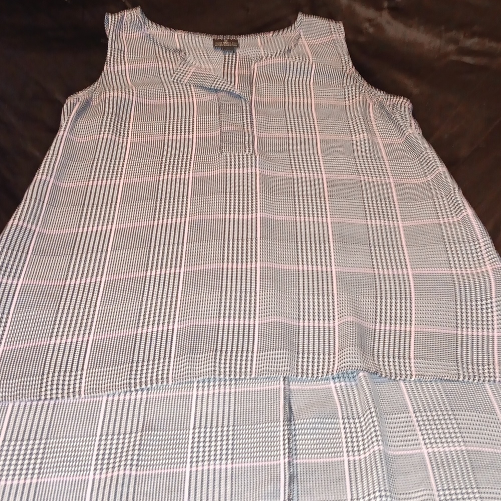 Worthington, black, pink & white houndstooth print, high low blouse.